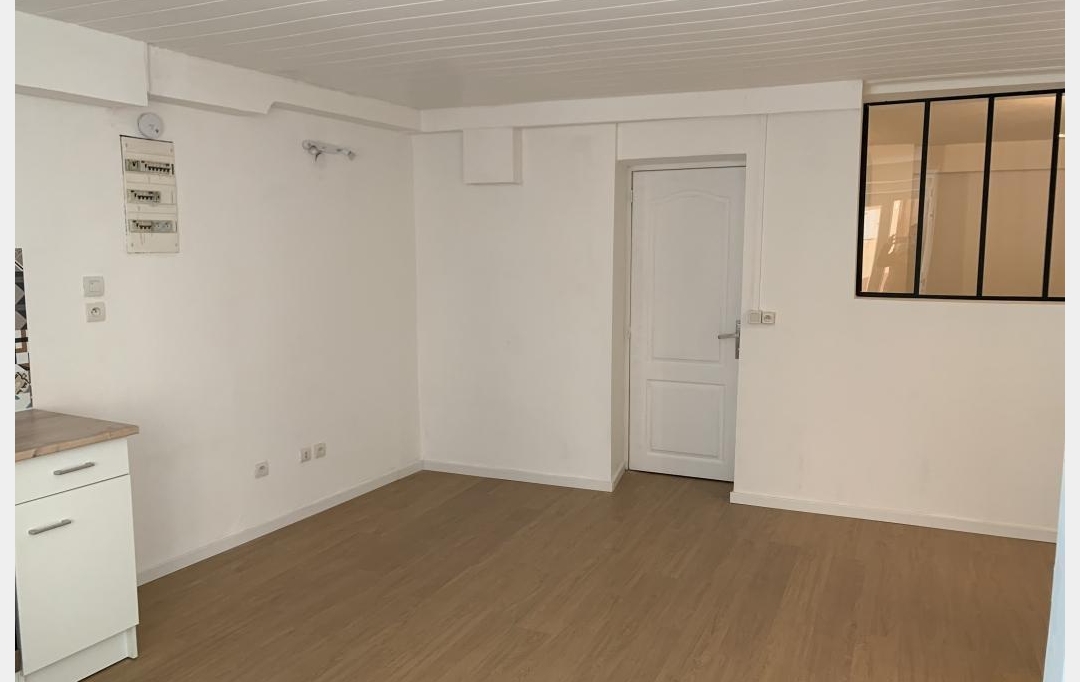 AGENCE TEMPLUM : Appartement | SORGUES (84700) | 33 m2 | 470 € 