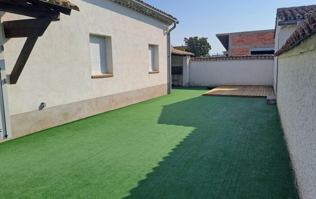 AGENCE TEMPLUM : House | SORGUES (84700) | 64 m2 | 906 € 