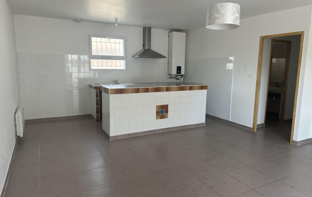 AGENCE TEMPLUM : House | SORGUES (84700) | 64 m2 | 906 € 