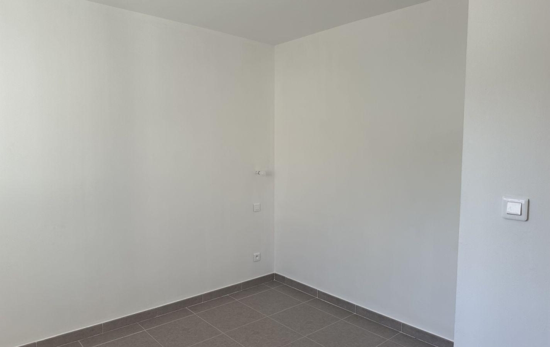 AGENCE TEMPLUM : House | SORGUES (84700) | 64 m2 | 906 € 