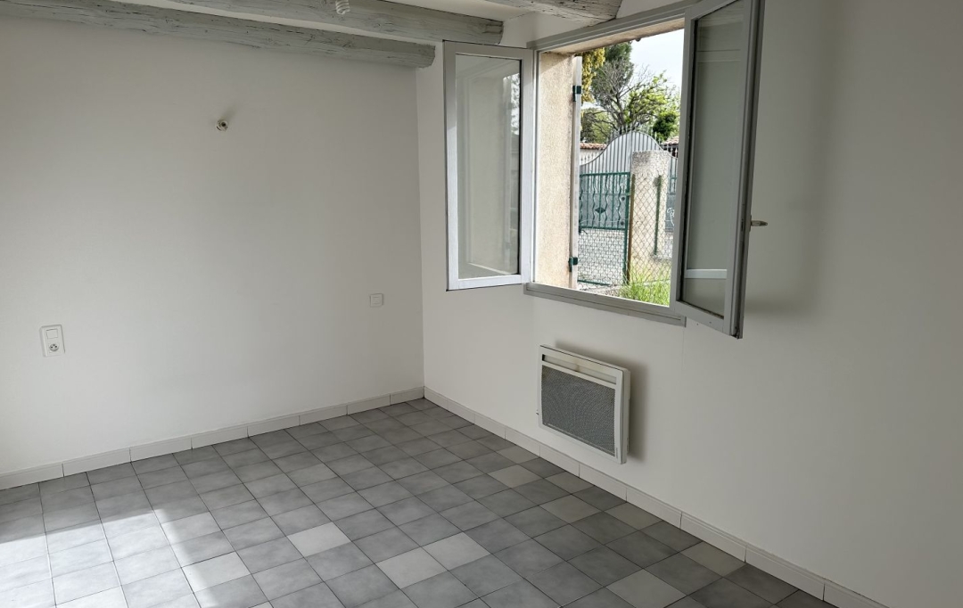 AGENCE TEMPLUM : House | SORGUES (84700) | 29 m2 | 570 € 