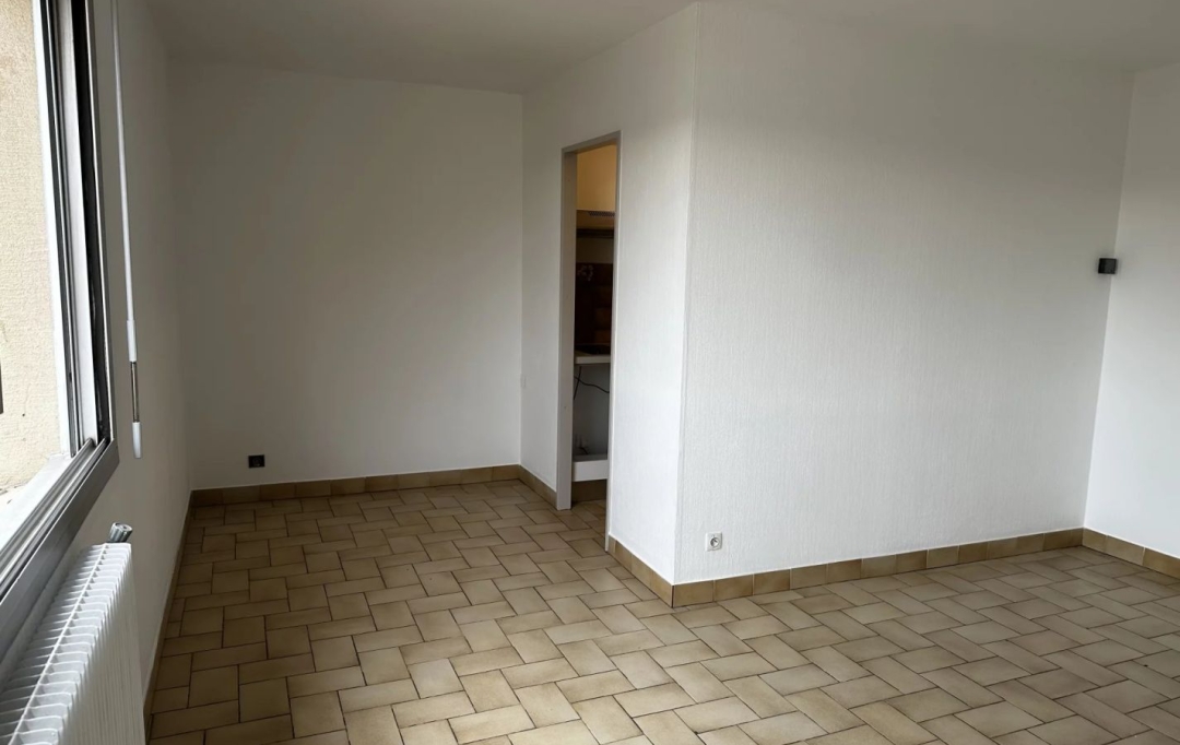 AGENCE TEMPLUM : Appartement | SORGUES (84700) | 33 m2 | 420 € 