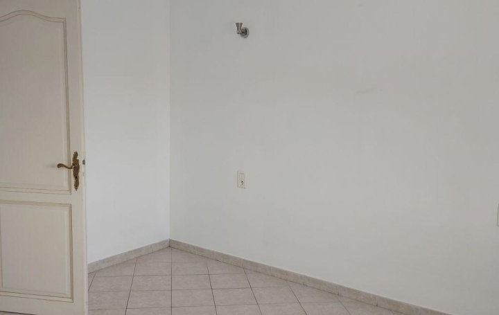 AGENCE TEMPLUM : Appartement | SORGUES (84700) | 93 m2 | 760 € 